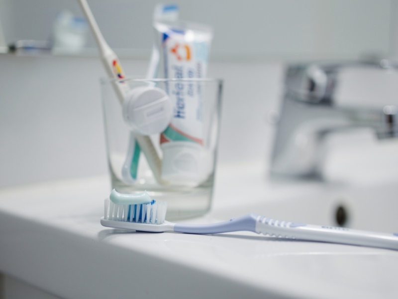 master-cleaning-plaque-off-teeth-steps-for-a-healthier-smile